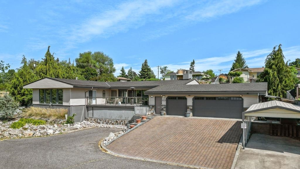 Property Photo: 1516 W Cora Ave WA 99205