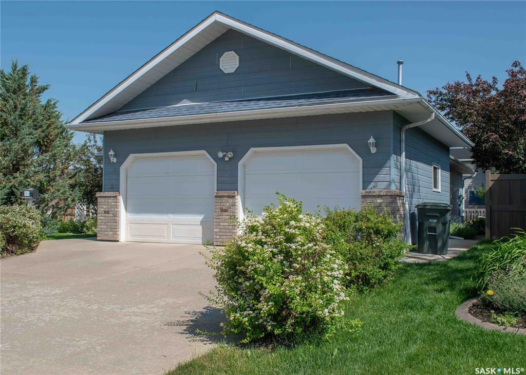 Property Photo: 801 Pleasant Valley Road SK S0L 2V0