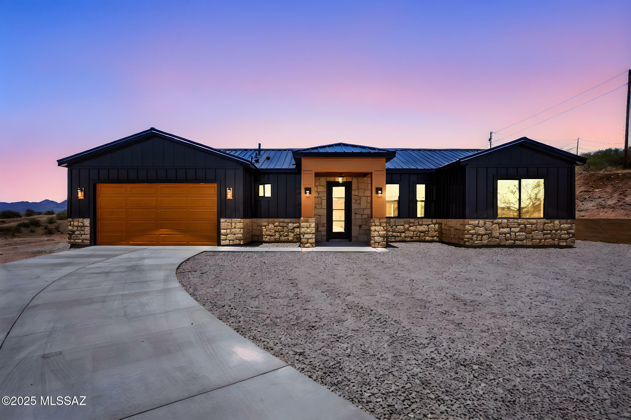 Property Photo:  302 Camino Arenosa  AZ 85648 