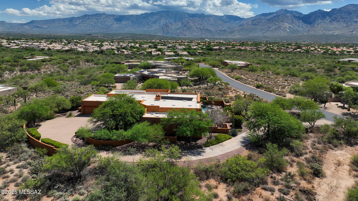 Property Photo:  622 W Silhouette Ridge Place  AZ 85755 