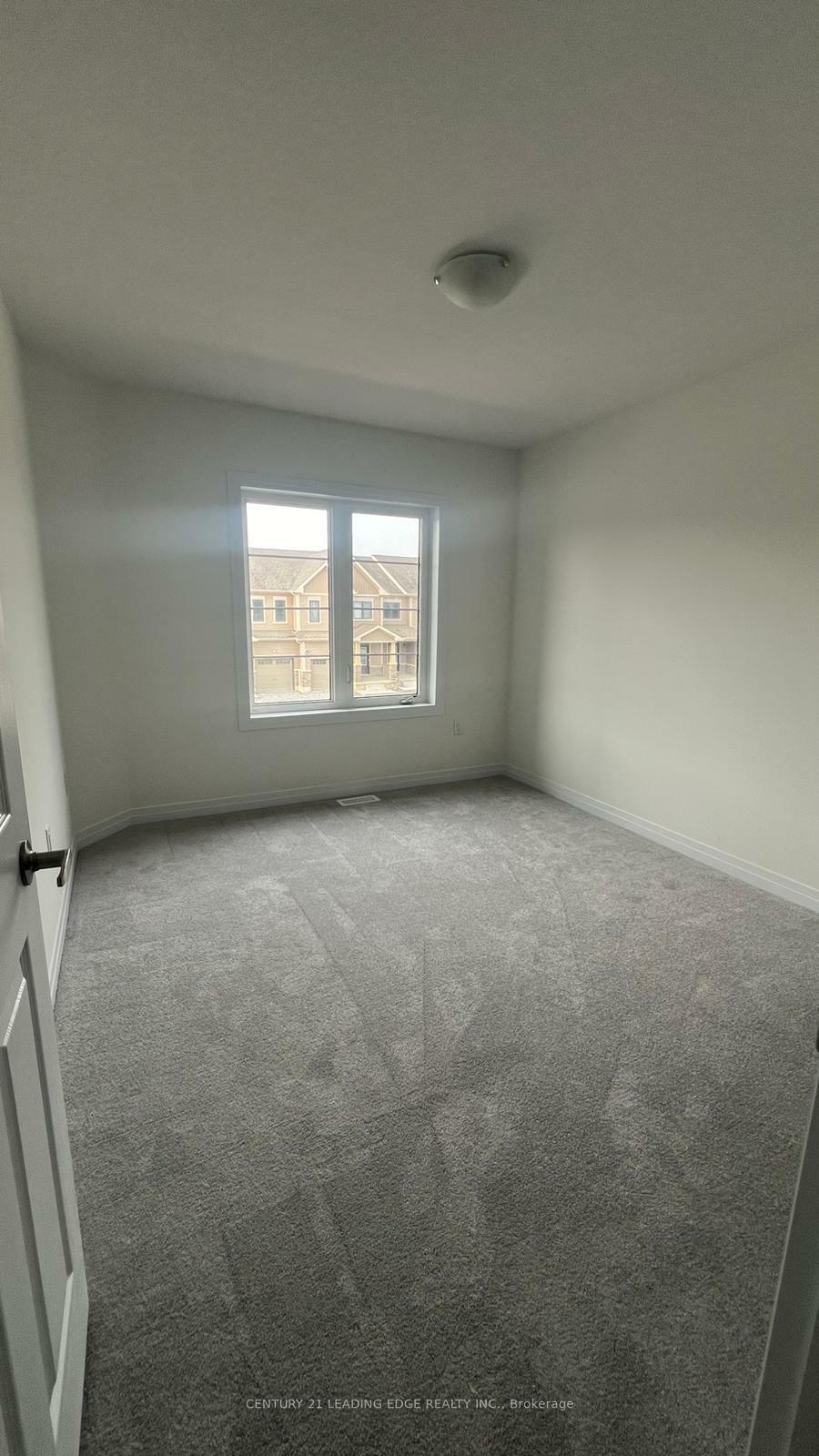 Property Photo:  122 Brighton Lane  ON L2V 0B7 