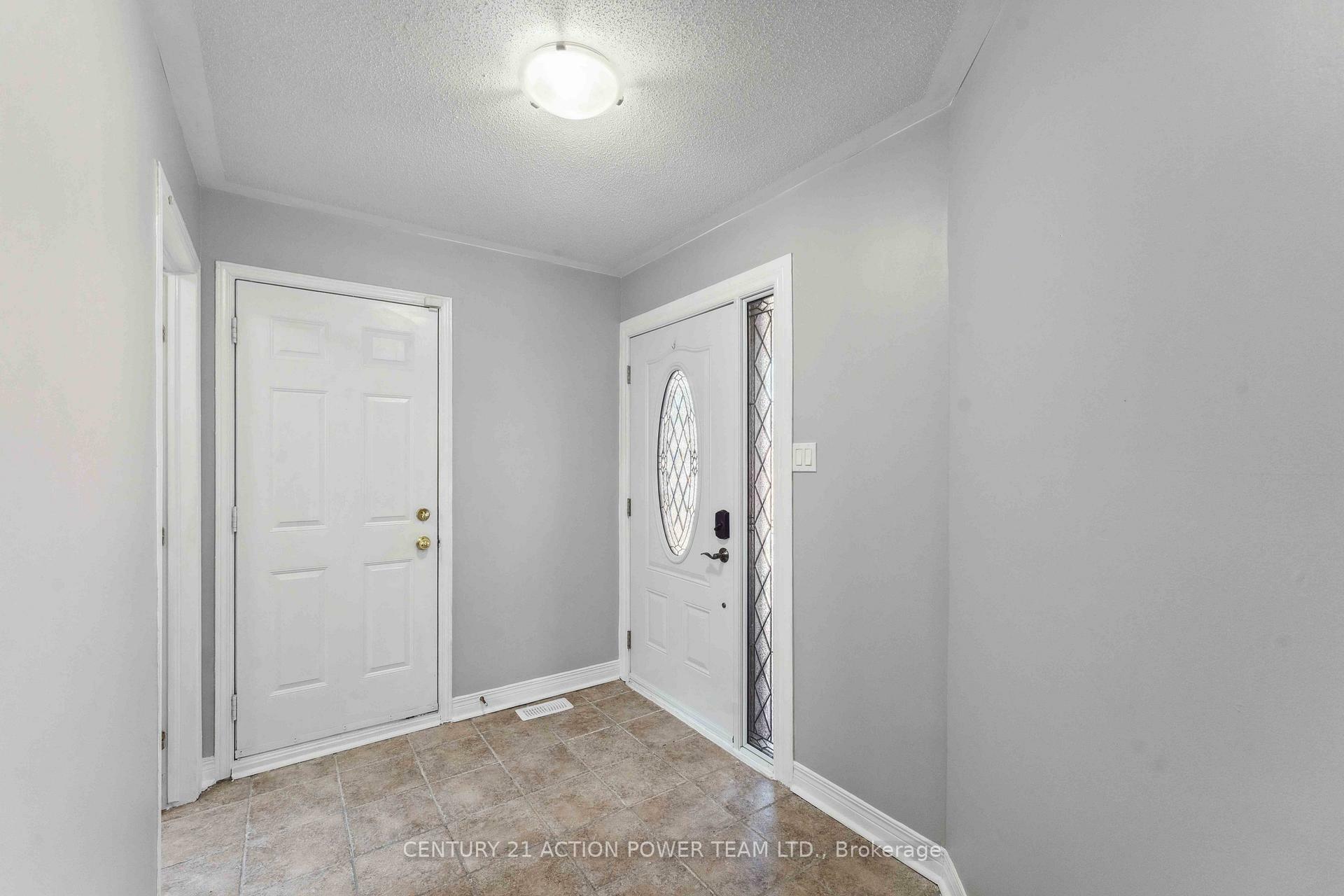 Property Photo: 13 Avonhurst Avenue ON K2J 4K9