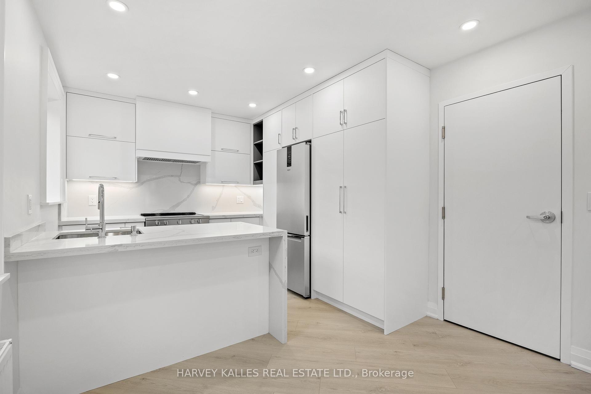 Photo de la propriété: 1006 Eglinton Avenue W Apt 1 ON M6C 2C5