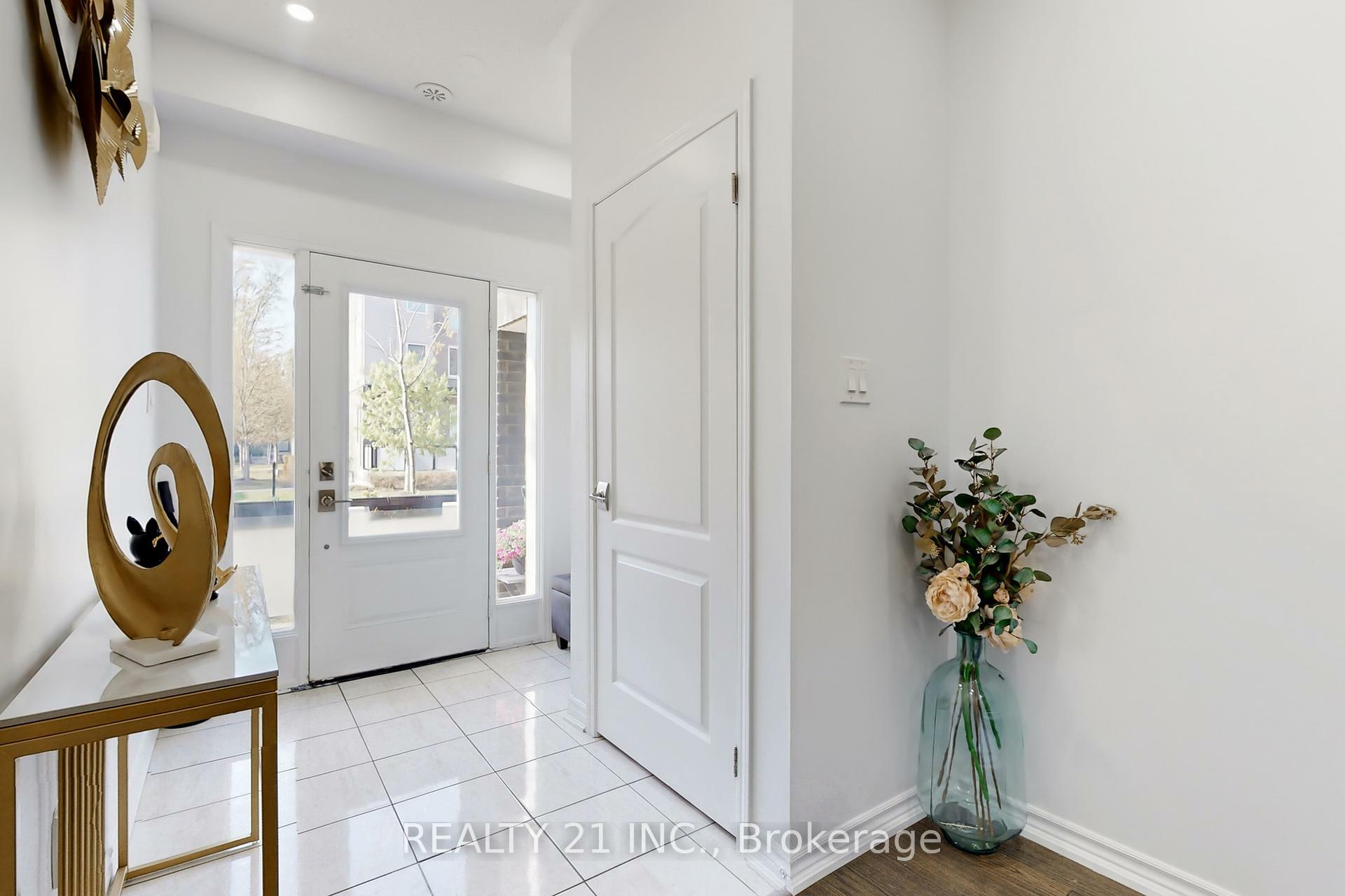 Property Photo:  42 Heron Park Pl Place N  ON M1E 0B8 
