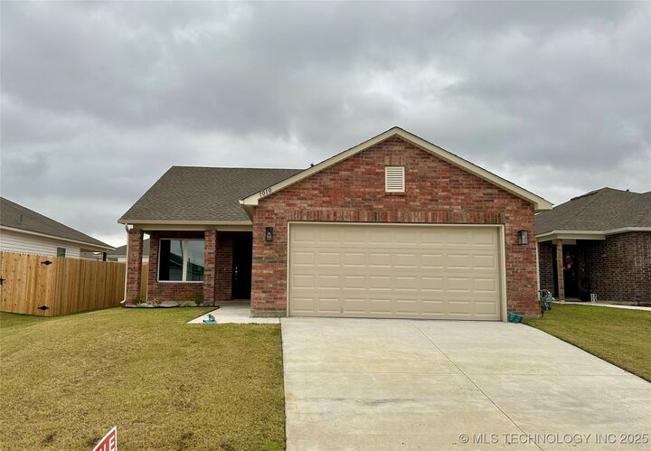 1010 W Fargo Road  Claremore OK 74019 photo