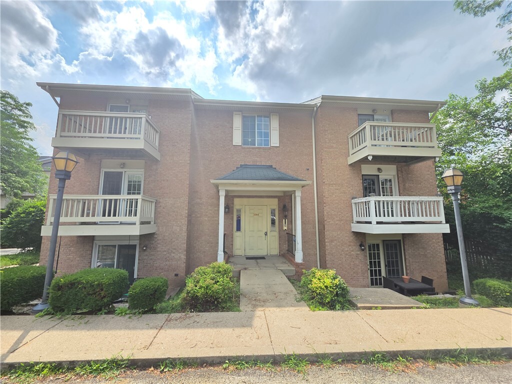 Property Photo: 3266 Ward St 3 PA 15213