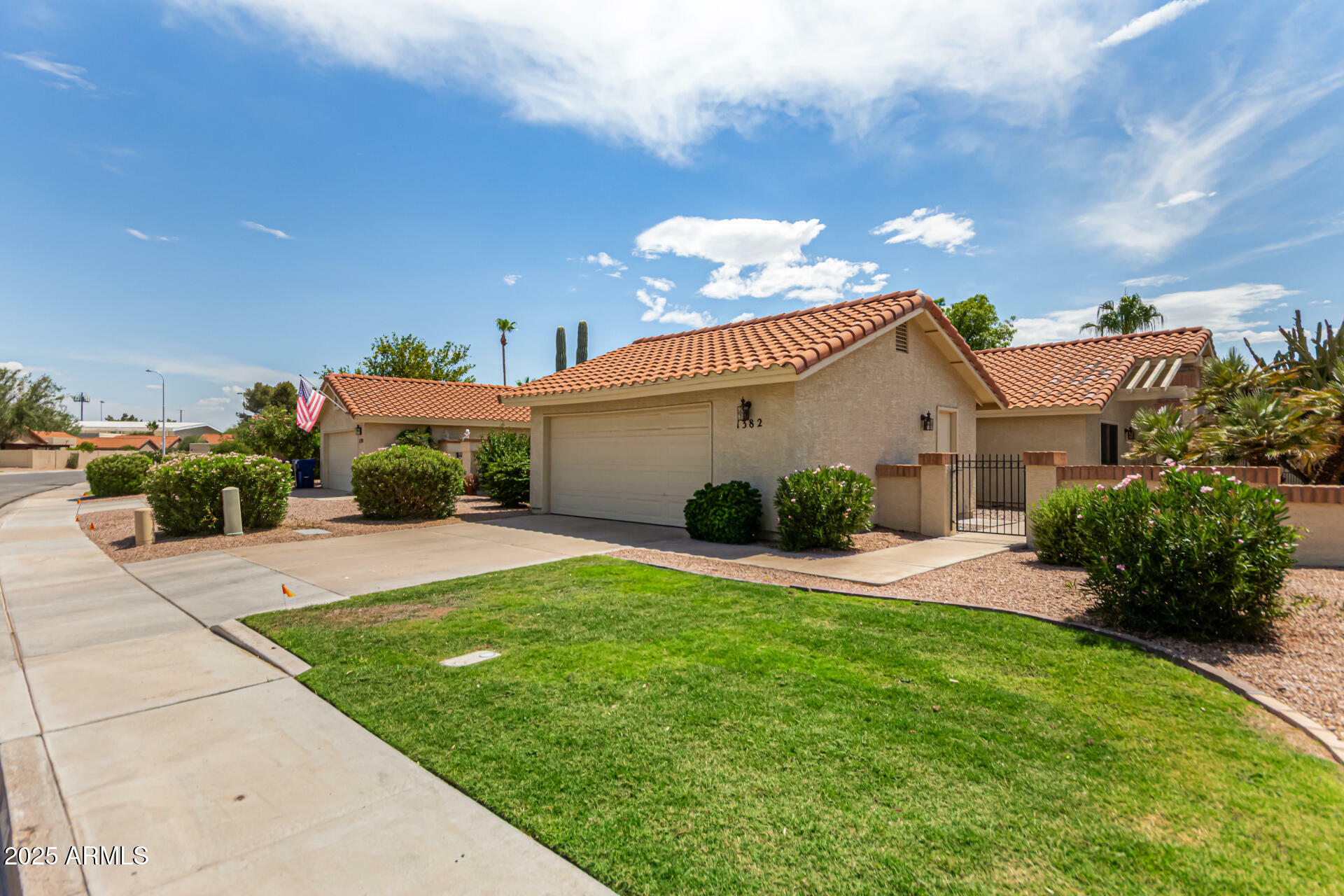 Property Photo:  1382 N Tamarisk Drive  AZ 85224 