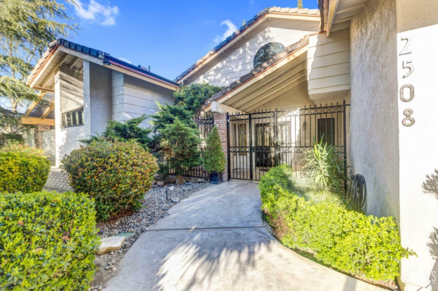 Property Photo: 2508 Moffitt Way CA 93309