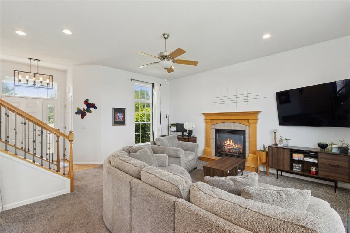 Property Photo:  4420 Spring Meadow Place NE  IA 52411 