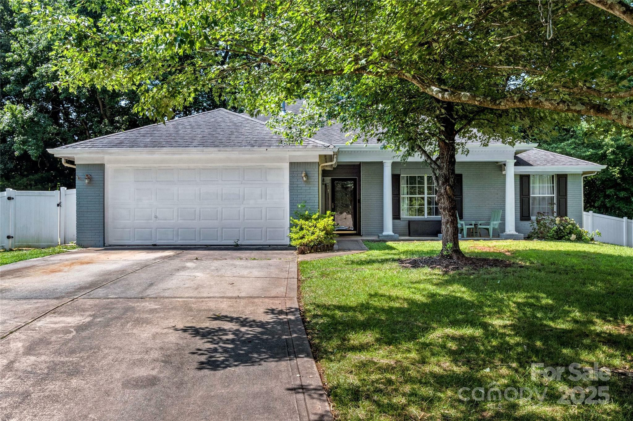 Property Photo: 13517 Silver King Court NC 28078