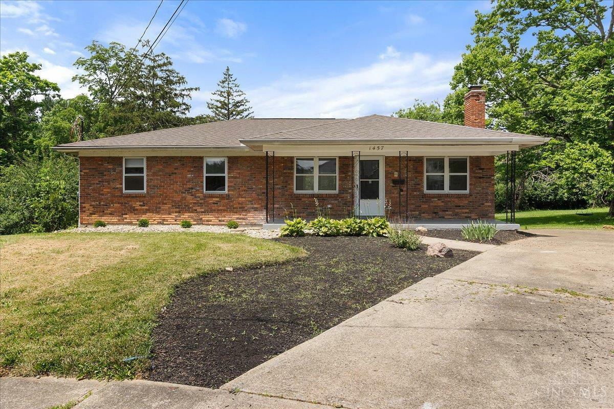 Property Photo: 1457 Rambler Place OH 45231