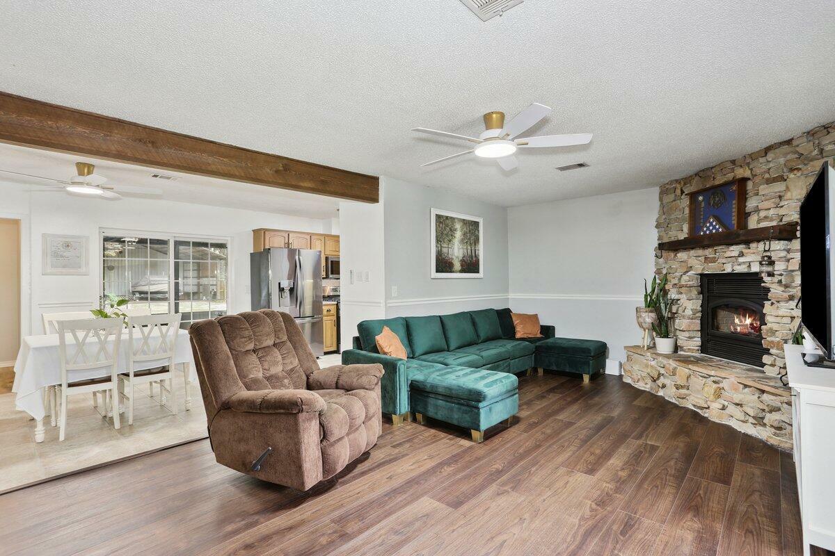 Property Photo: 107 Shell Drive FL 32536