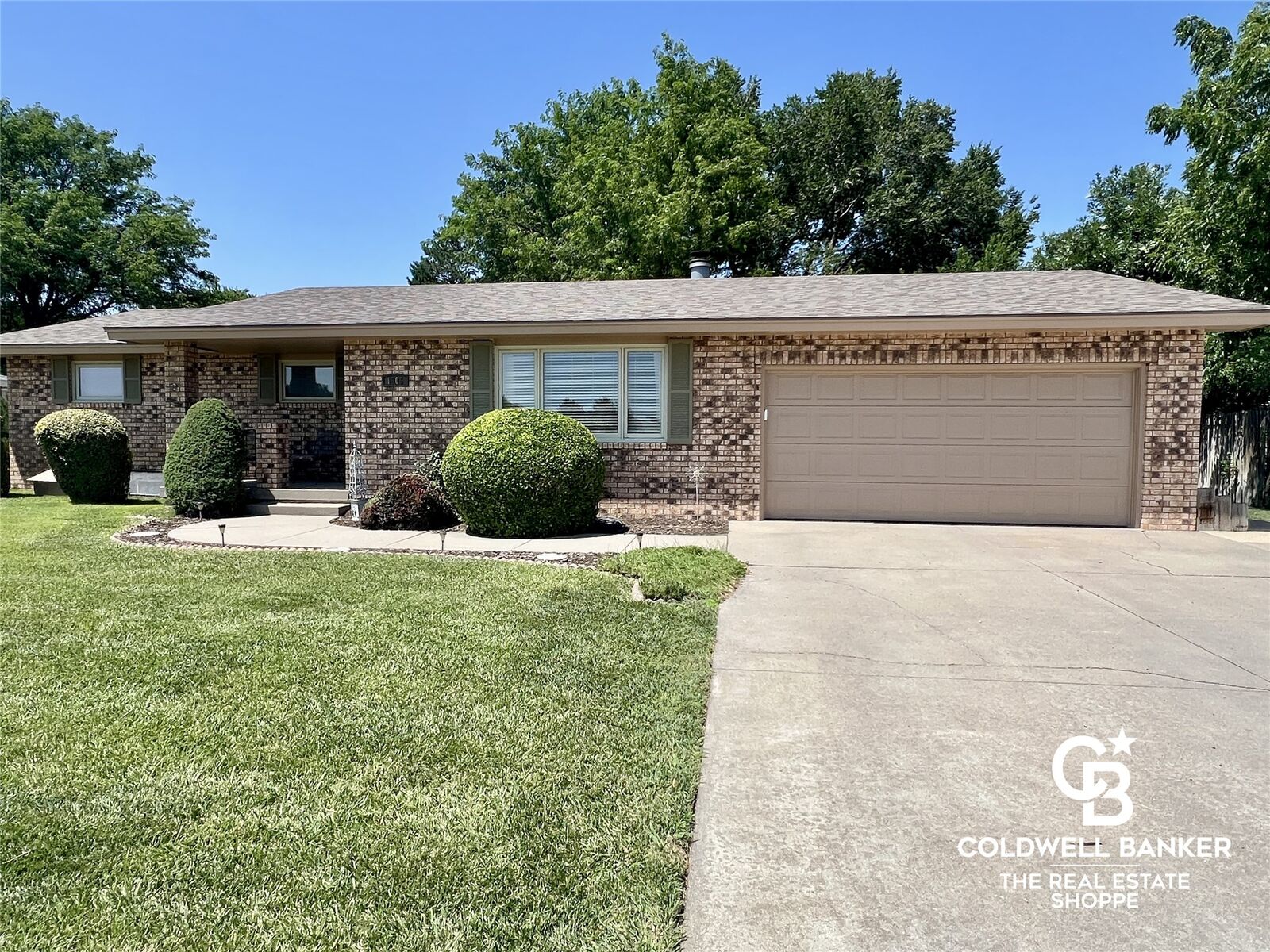 Property Photo:  1505 Labrador Boulevard  KS 67846 