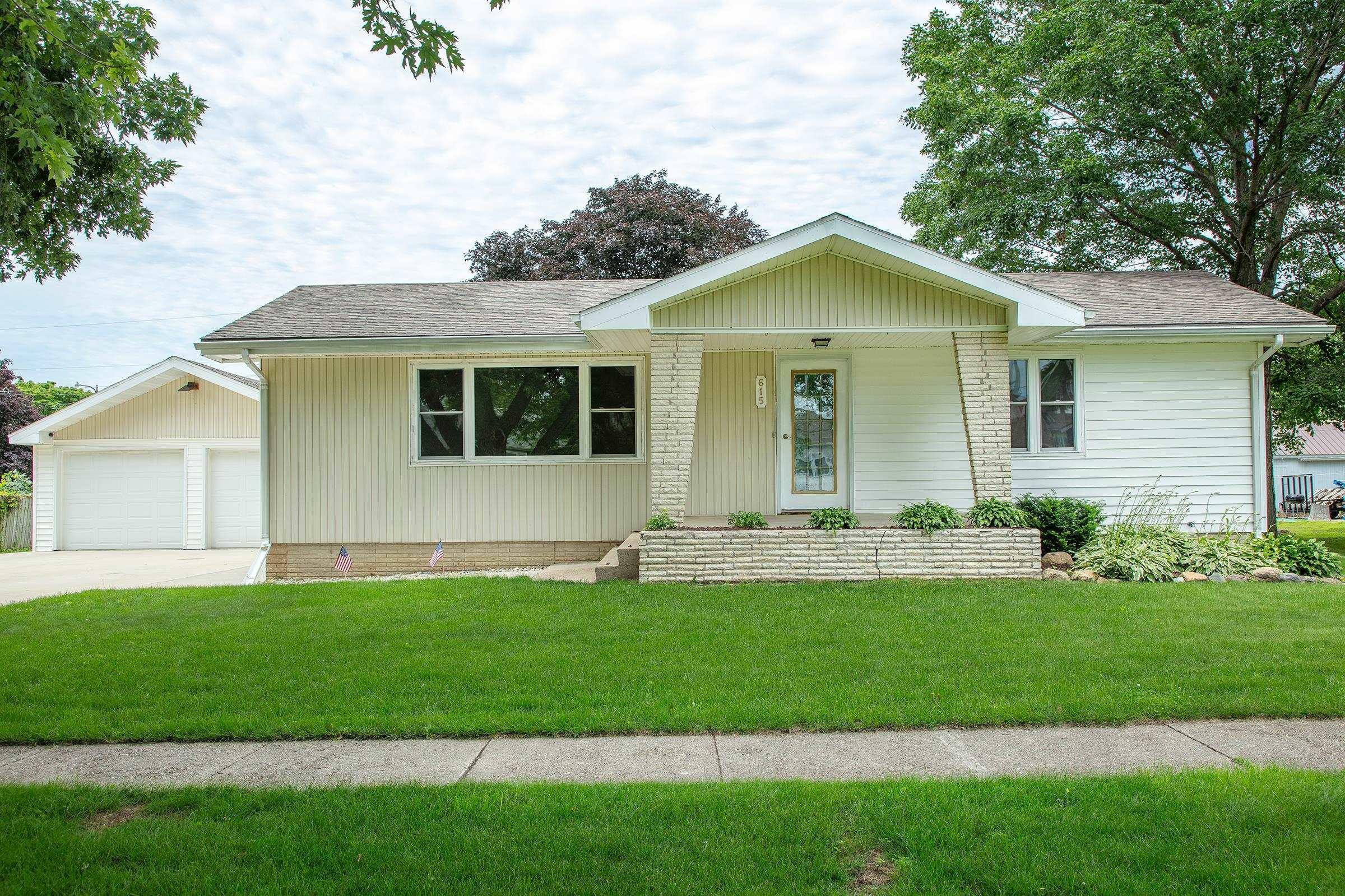 Property Photo: 615 Pine St IA 50602