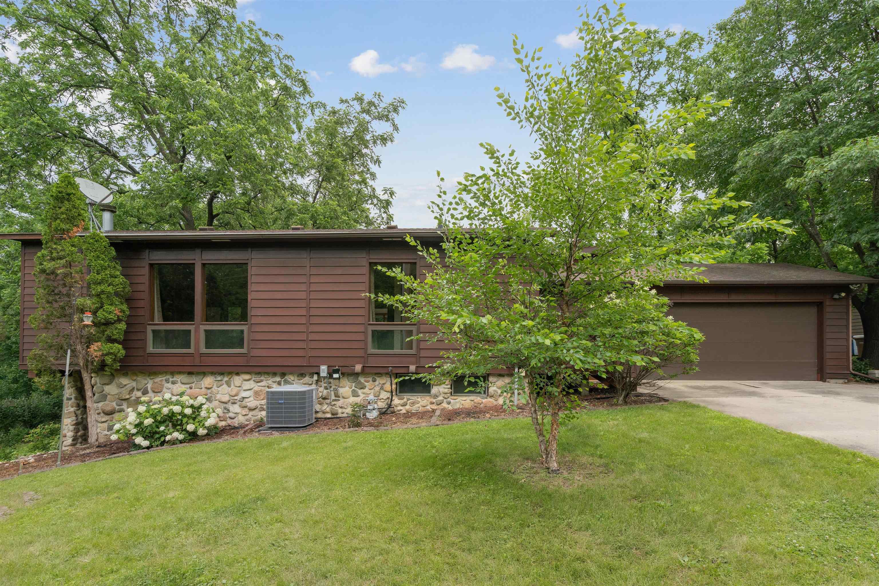 Property Photo:  214 Four Seasons Drive  IA 50701 