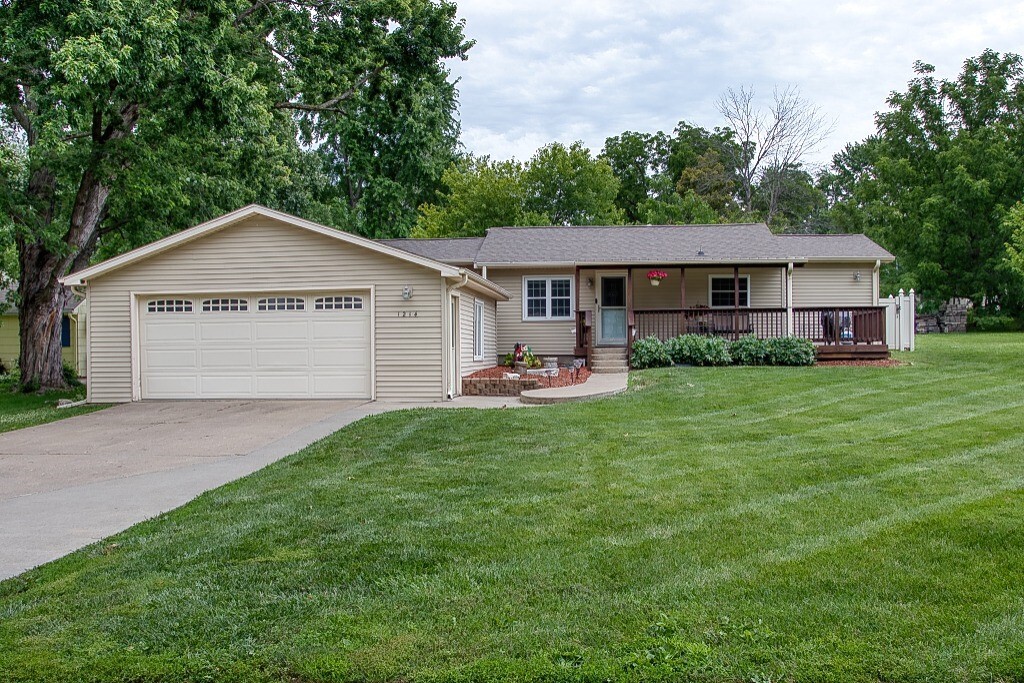 1214 Marion Avenue  Pella IA 50219 photo