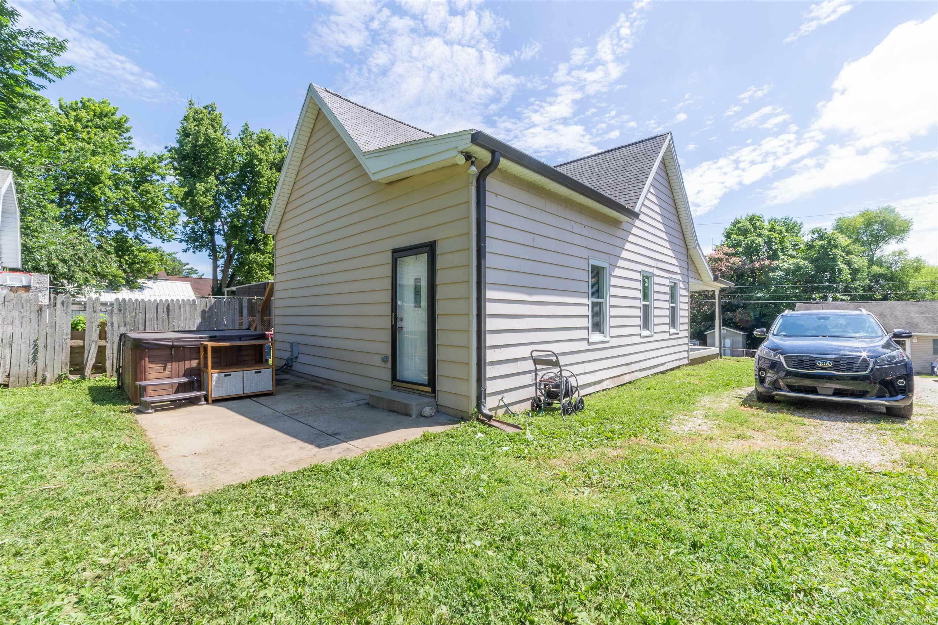 Property Photo: 916 N Sonntag Avenue IN 47720