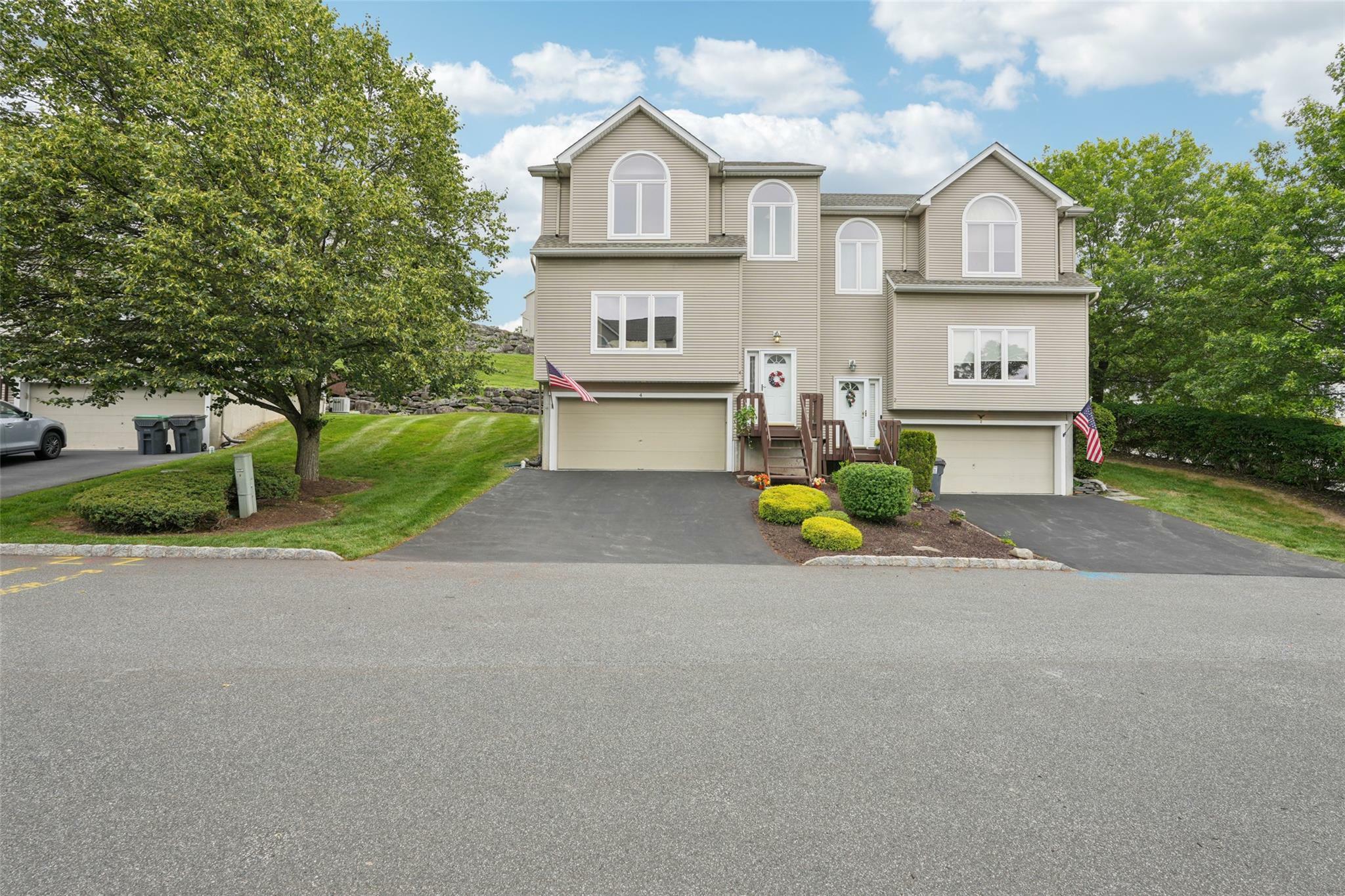 Property Photo:  4 Cliffside Court  NY 10930 