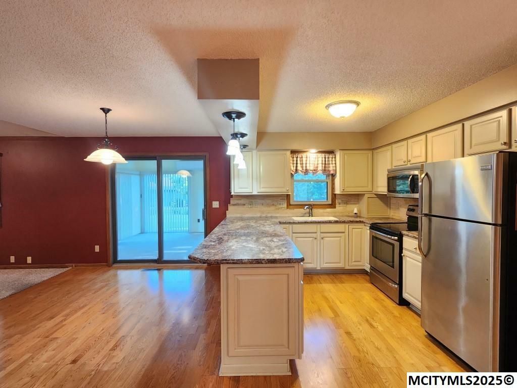 Property Photo: 9 Asbury Pl IA 50401
