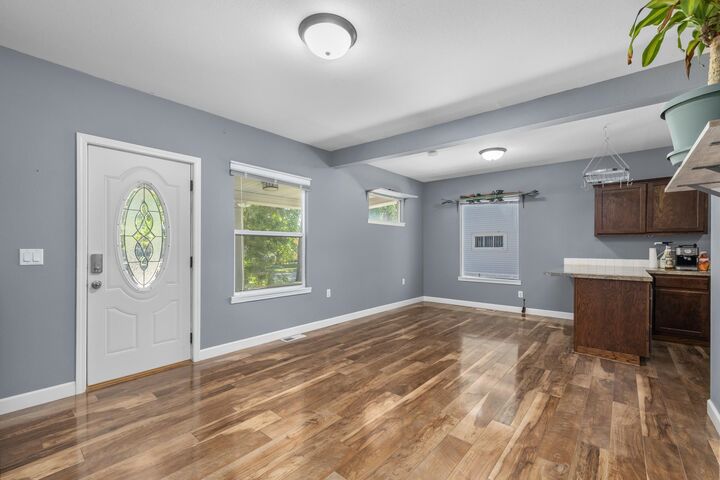 Property Photo:  108 SE 9th St  ND 58701 