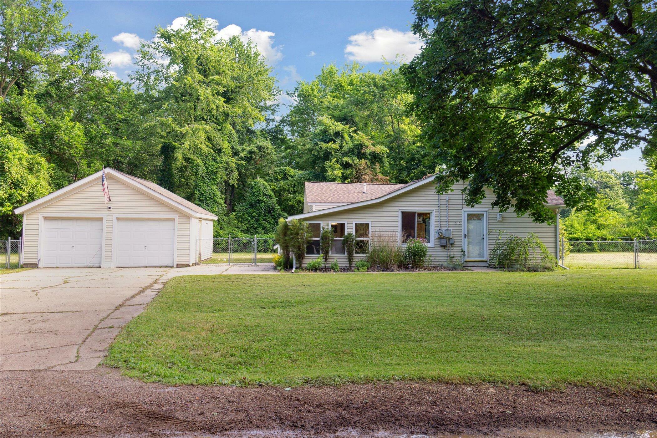 Property Photo: 806 10th Street MI 49080