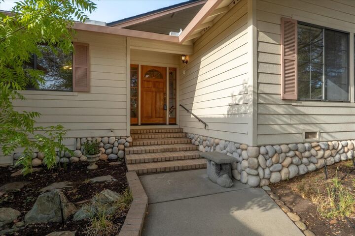 Property Photo: 220 Mistletoe Ct CA 95222