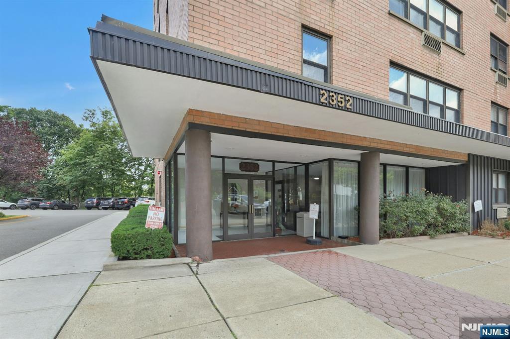 Property Photo:  2352 Linwood Avenue 3G  NJ 07024 