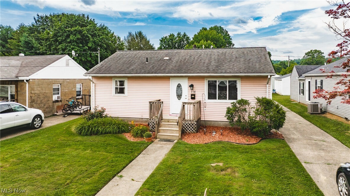 Property Photo:  114 E 6th Street  WV 26187 