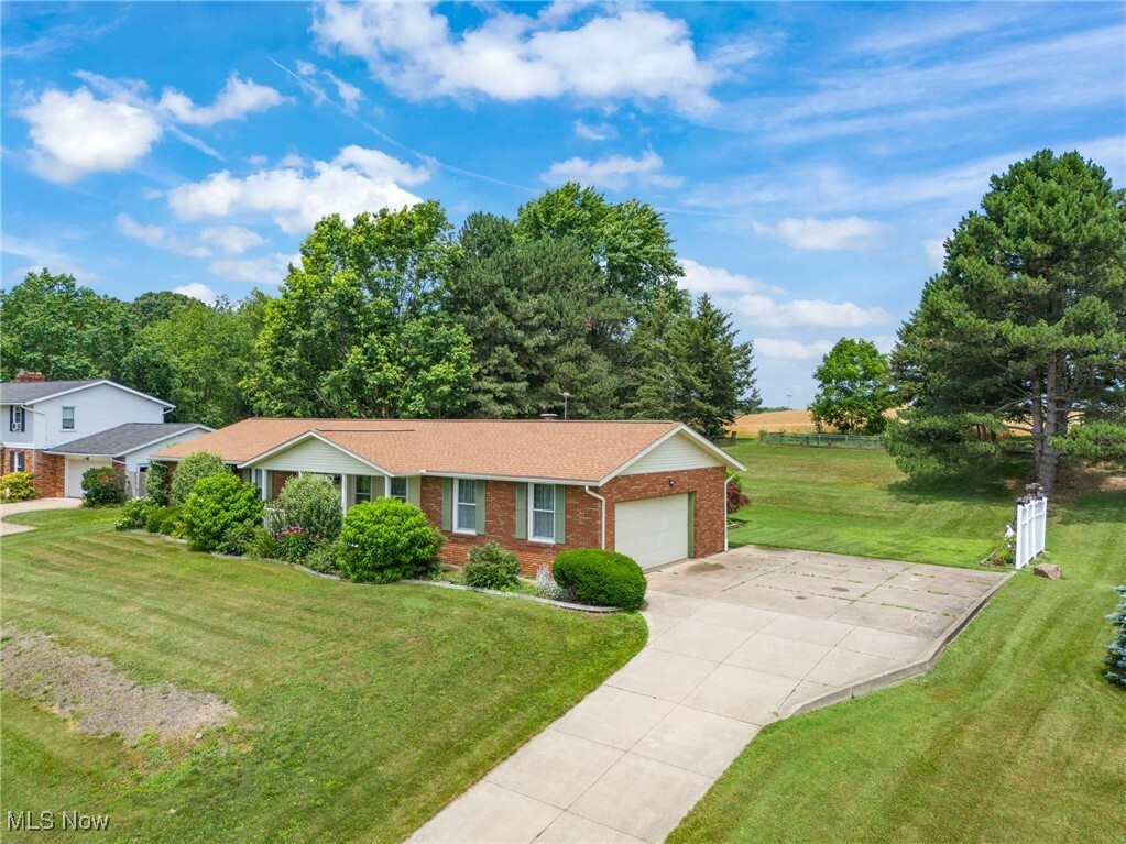 Property Photo:  1133 Scenicrest Street NW  OH 44685 