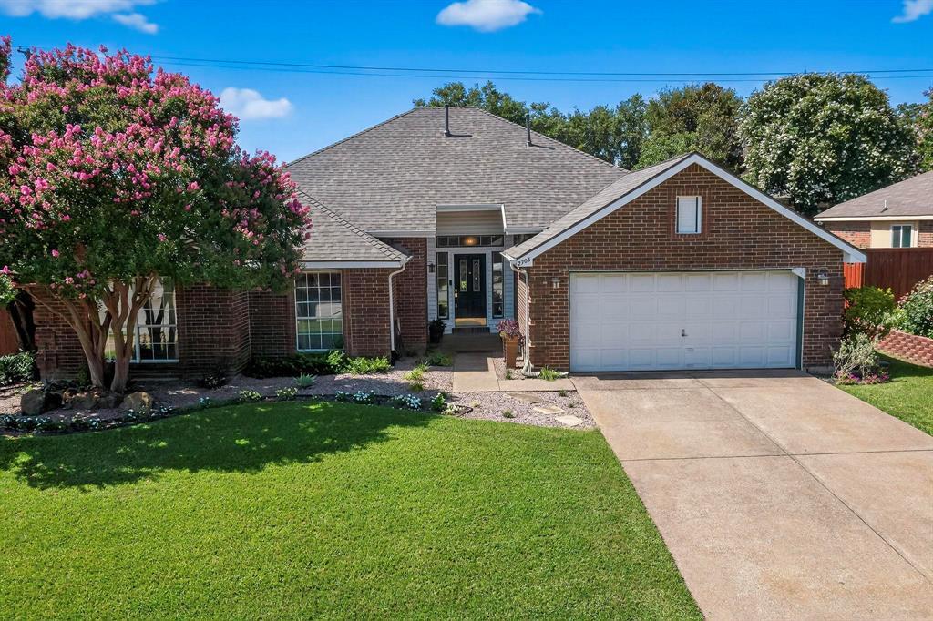 Property Photo: 2705 Willowood Drive TX 76051
