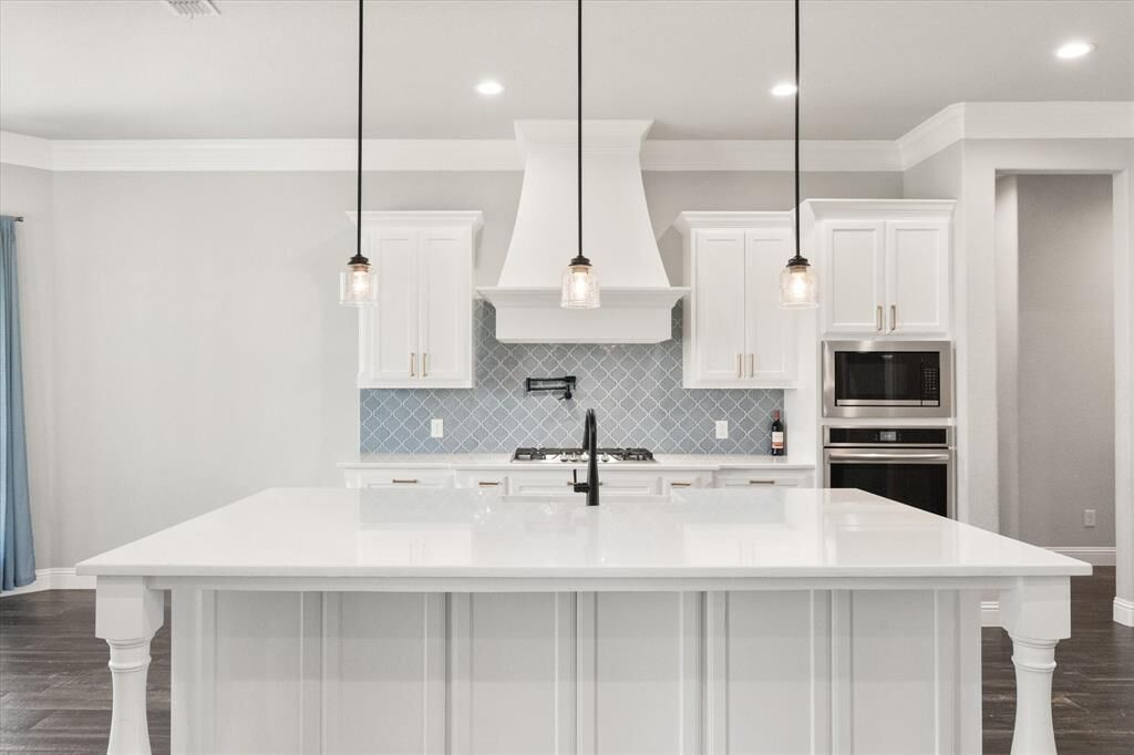 Property Photo:  313 Oak Meadow Lane  TX 76085 