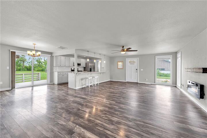 Property Photo: 1603 W Poplar Street AR 72758