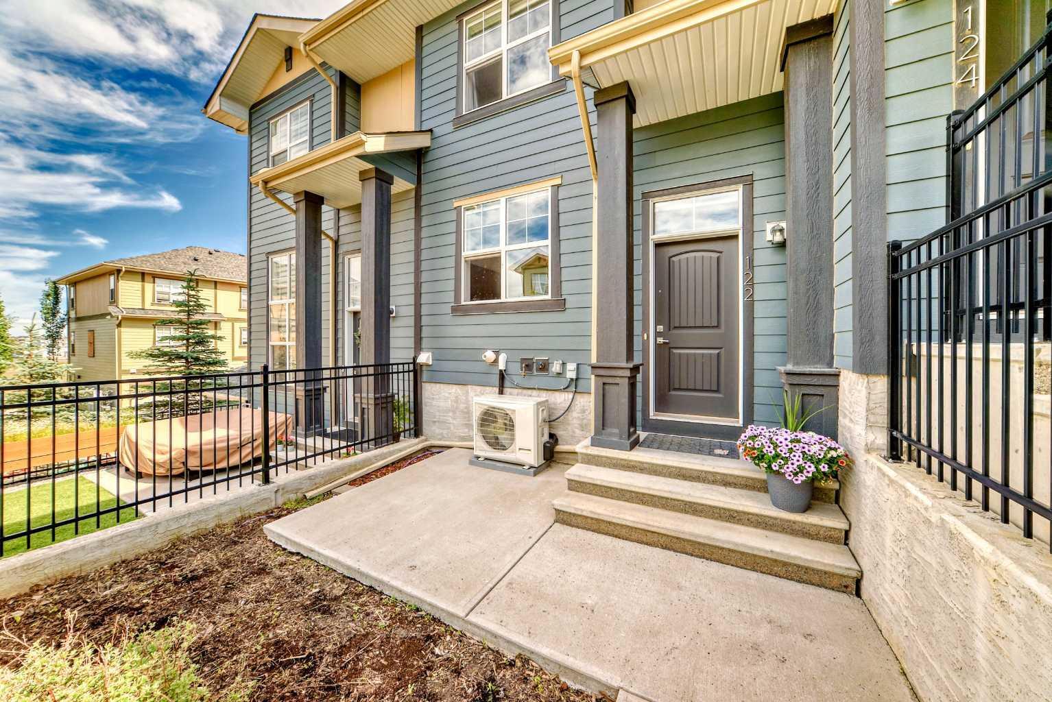 Property Photo: 122 Evanscrest Gardens NW AB T3P 0S1