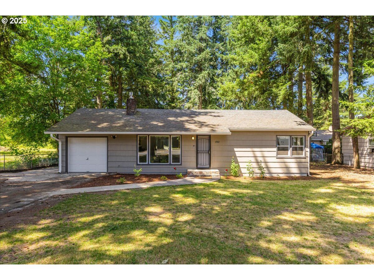Property Photo: 3943 SE 174th Ave OR 97236