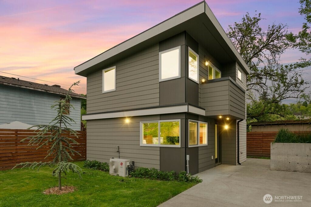 Property Photo:  4502  41st Avenue S  WA 98118 