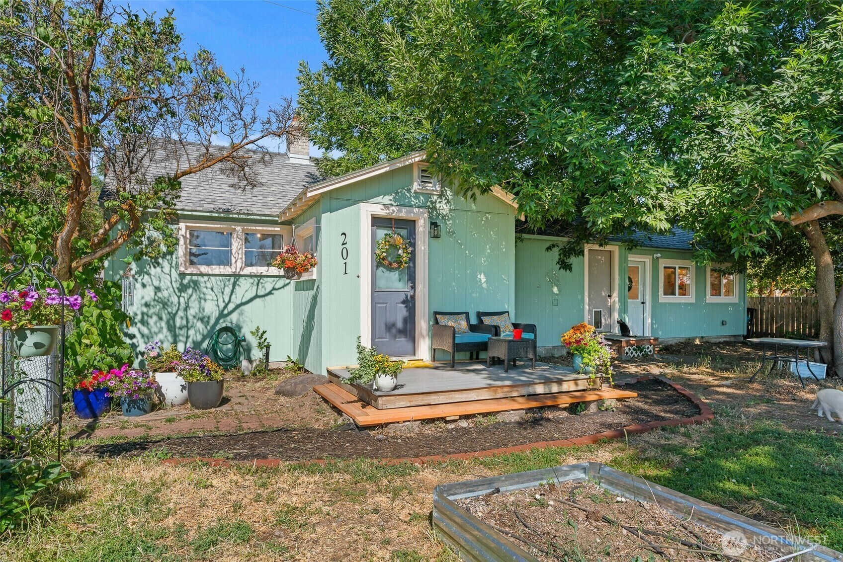 Property Photo: 201 N Dennis Street WA 98926