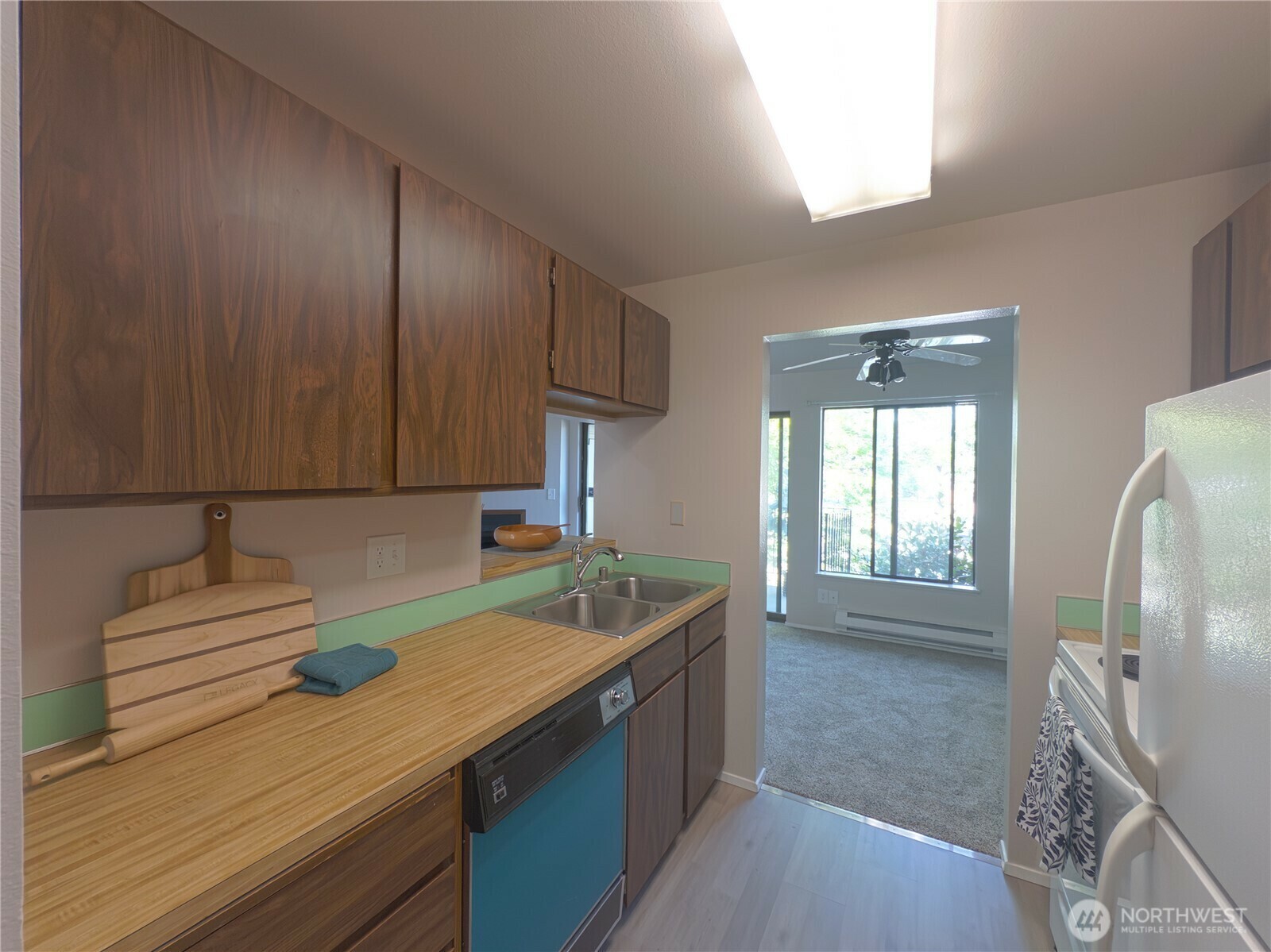 Property Photo: 1102 8th Street NE 31 WA 98002
