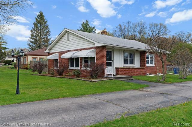 1401 S Williams Lake Road  Waterford Twp MI 48327 photo