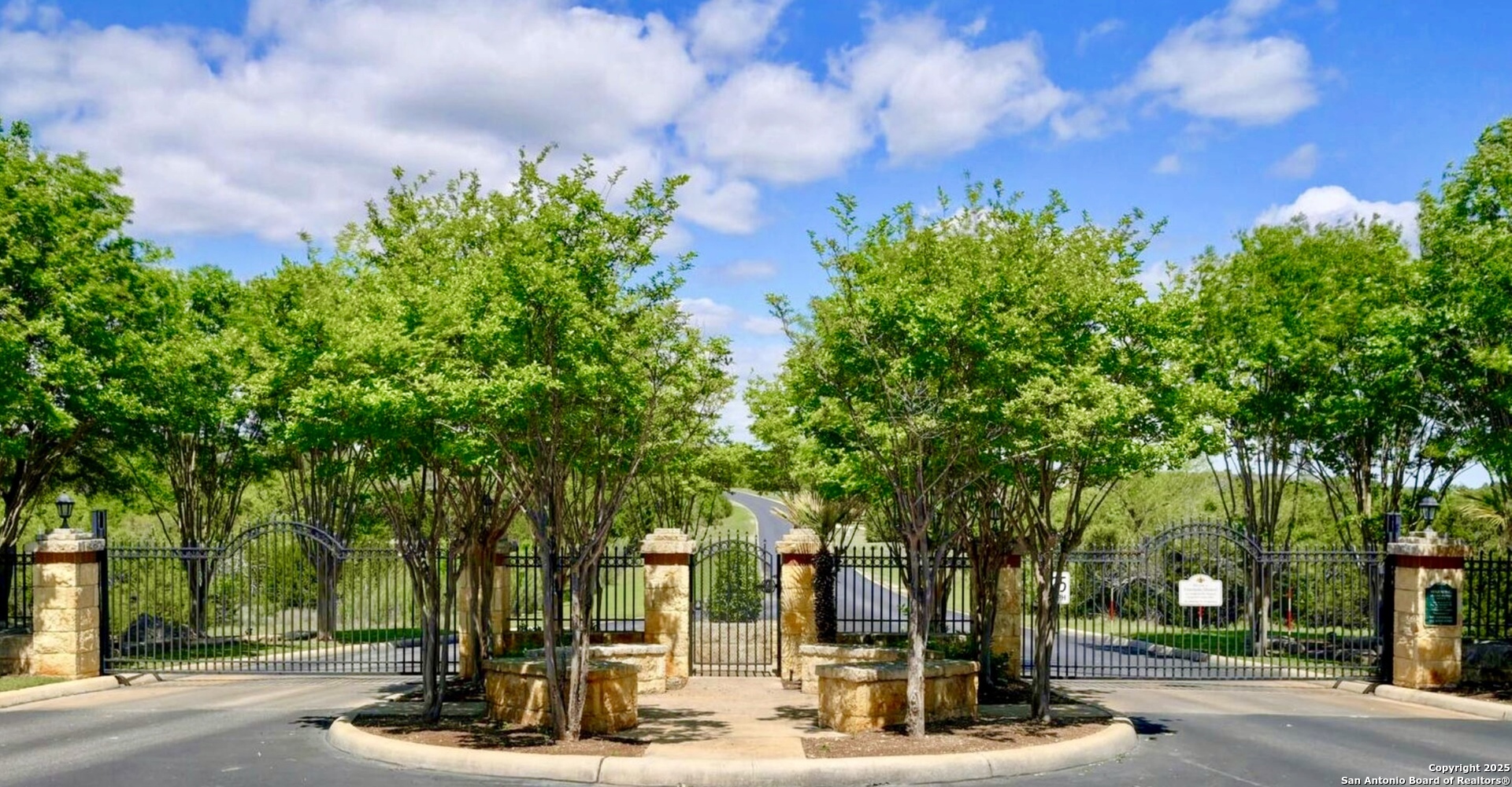 Property Photo:  250 San Salvadore  TX 78133 