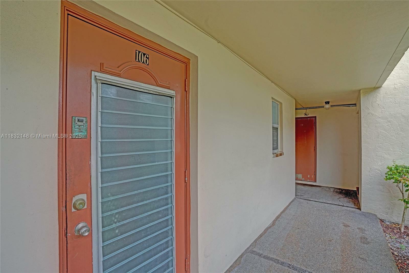 Property Photo: 2850 W Sunrise Lakes Dr 106 FL 33322