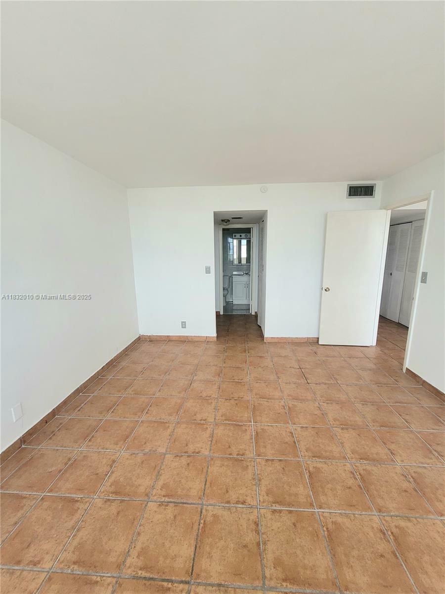 Property Photo: 2025 NE 164th St 602 FL 33162