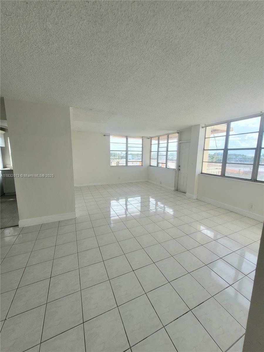 Property Photo: 2025 NE 164th St 416 FL 33162