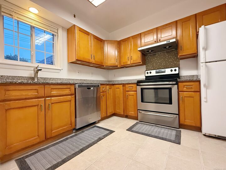 Property Photo:  1679 Litchfield Turnpike Apt A  CT 06525 