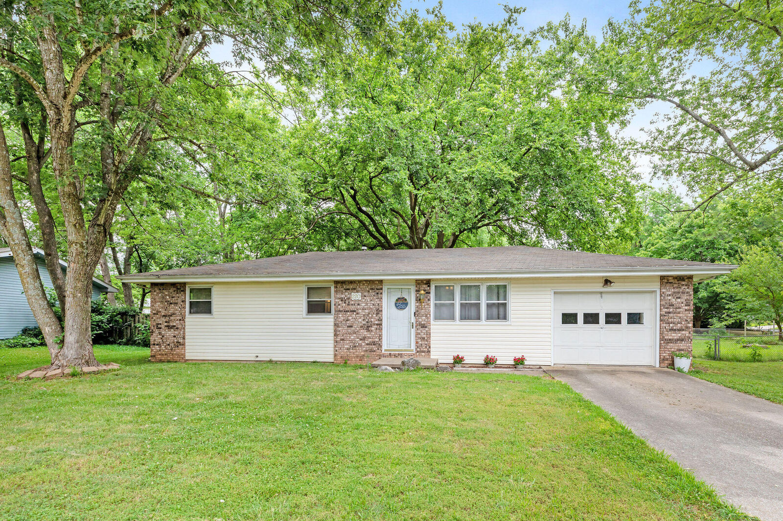 Property Photo:  220 S Dennis Avenue  MO 65738 