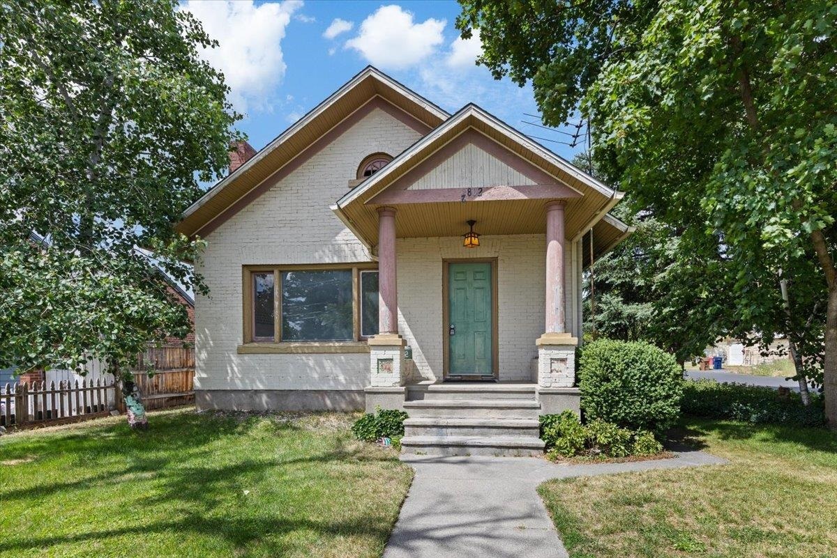 Property Photo:  2802 W Grace Ave  WA 99205 