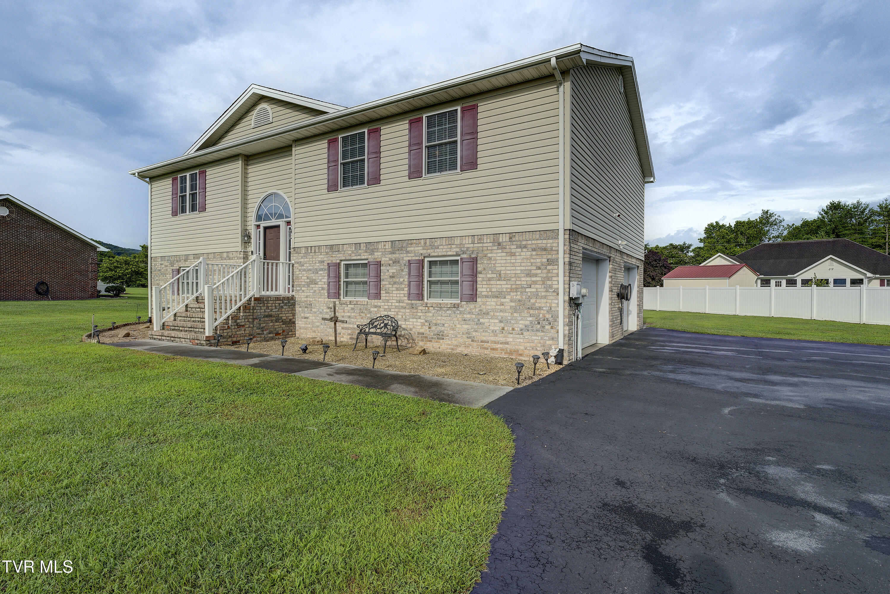 Property Photo: 134 Camelot Court TN 37643