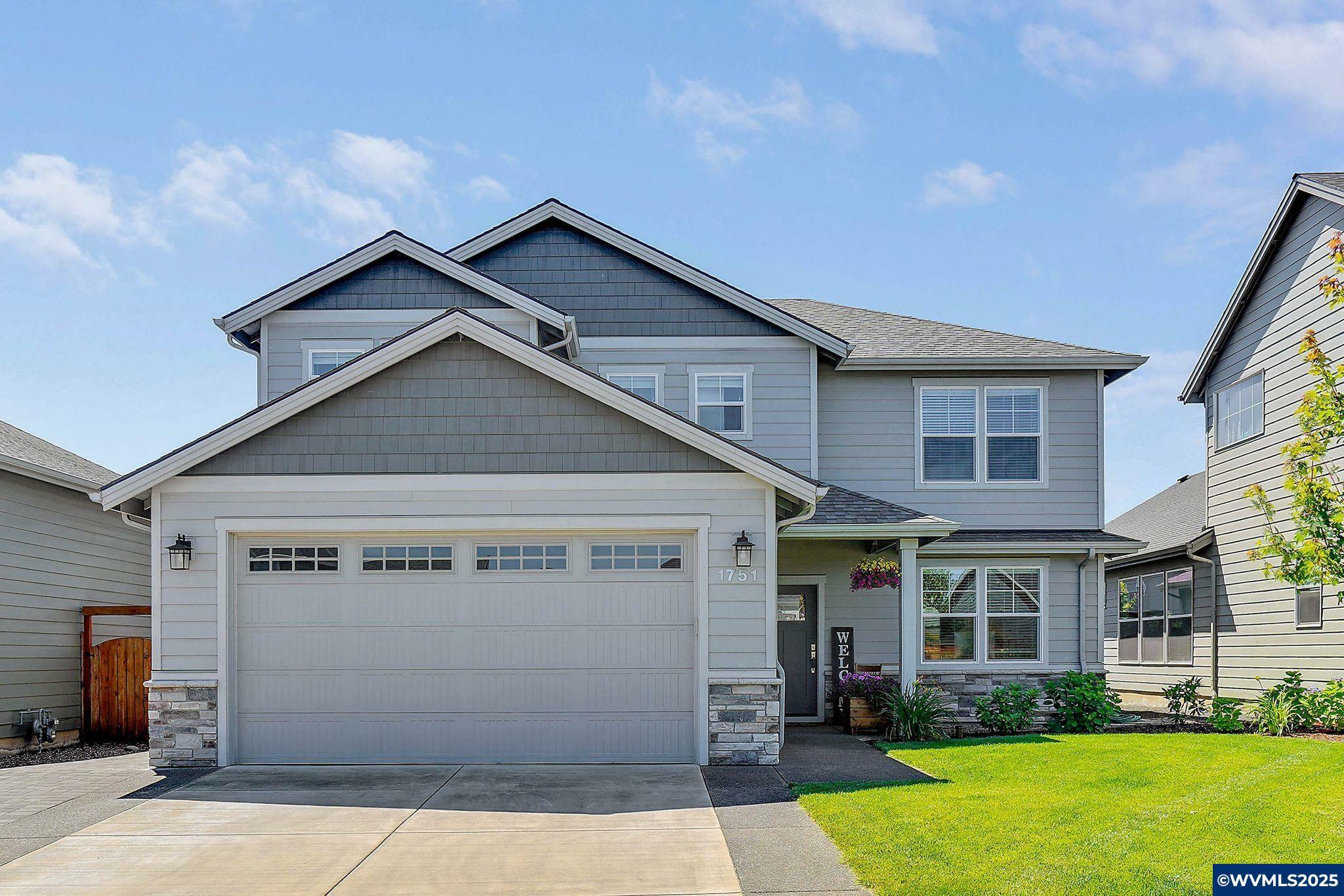 Property Photo:  1751 SE Academy St  OR 97738 