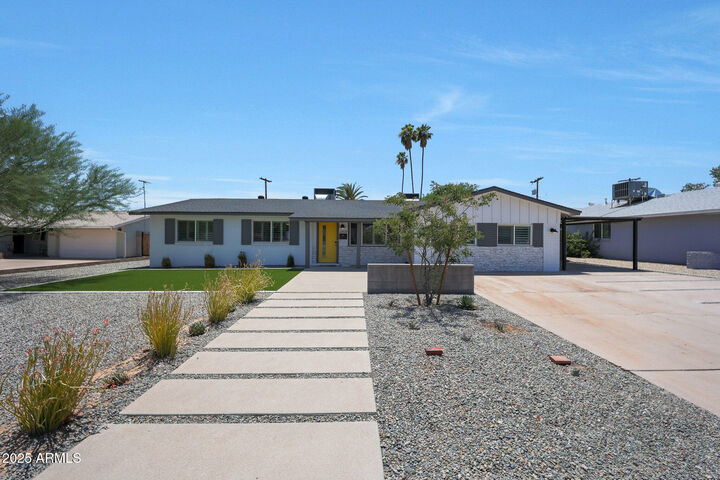 Property Photo: 2809 E Shangri La Road AZ 85028