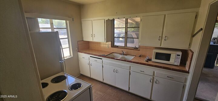 Property Photo:  1234 S Farmer Avenue  AZ 85281 