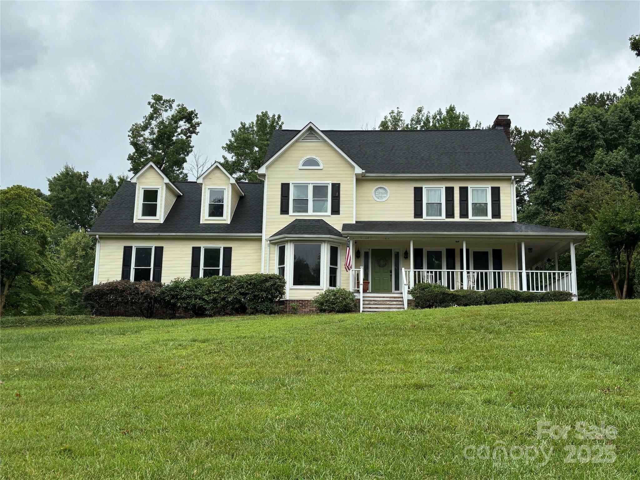 Property Photo: 851 Tanglewood Court NE NC 28025